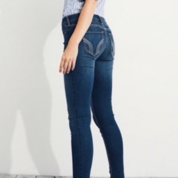 Hollister Women's Dark Blue Skinny Jeans - Picture 1 of 8